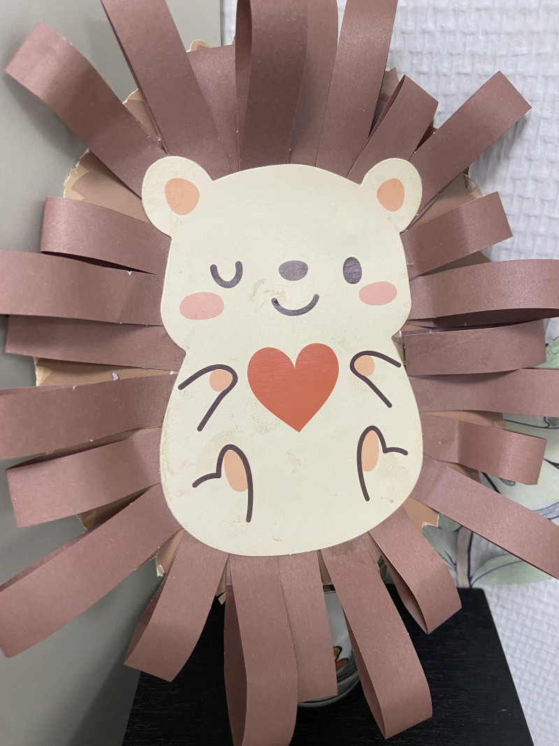 Atelier créatif au PASA : fleurs en papier et hérissons malicieux
