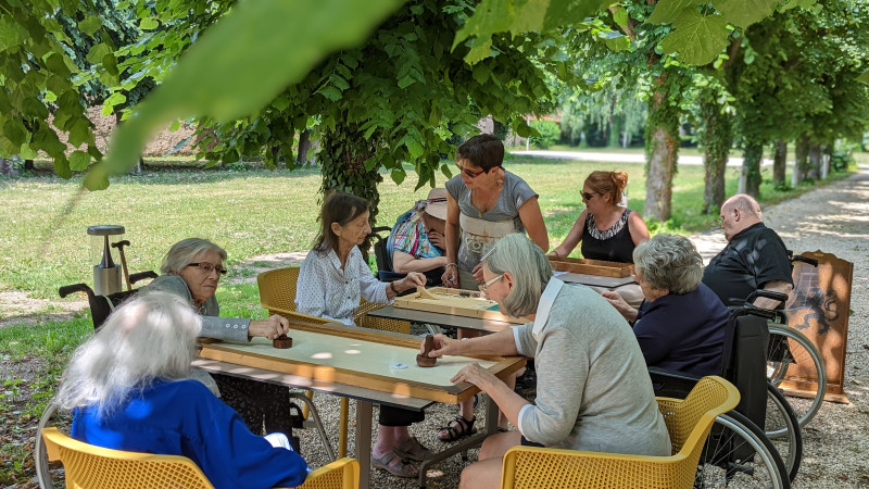 Jeux avec la ludothèque dans le parc