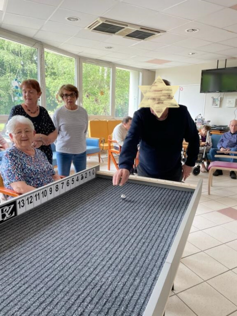 Sortie à la maison de retraite d’Épinac – Pétanque Pocket et éclats de rire !
