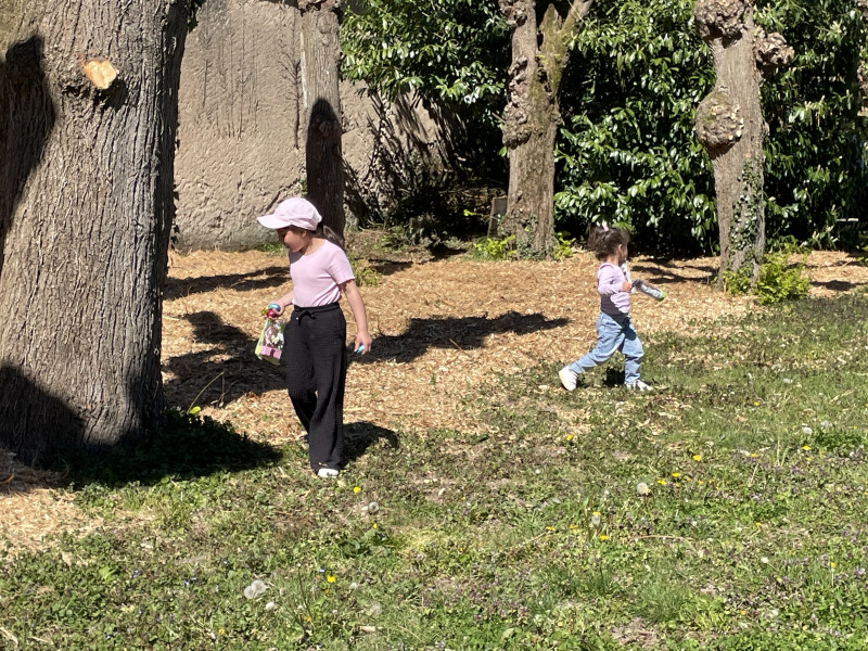 Chasse aux œufs avec les enfants du personnel