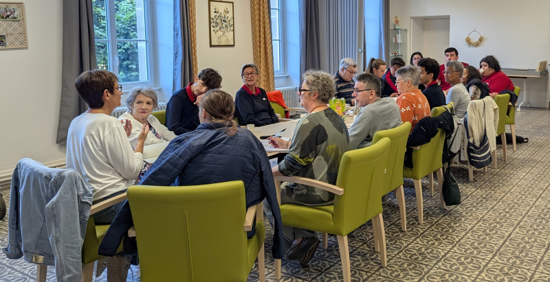 Projet  avec les jeunes de l'Epide et les seniors intitulé  "Le fil du temps : traditions et innovations".