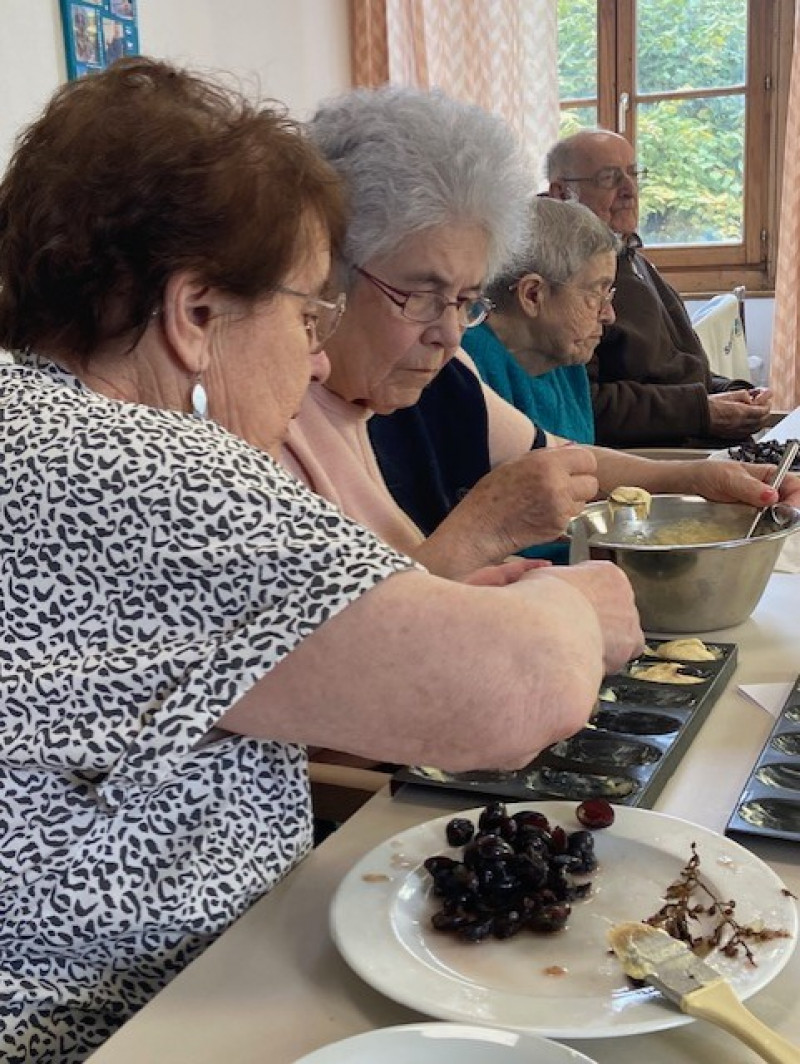 Atelier pâtisserie : des scones aux raisins pour nos résidents