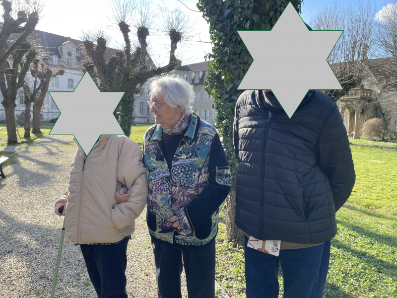 Première sortie promenade dans le parc sous un beau soleil
